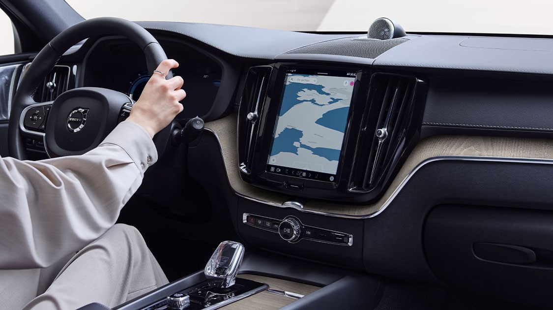 قمرة القيادة في فولفو XC60 2024